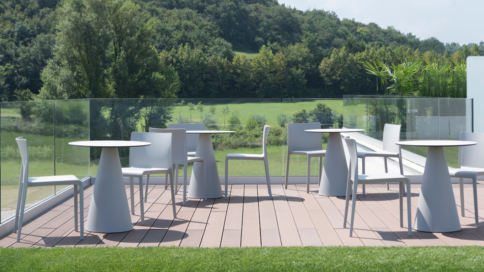 Lounge, bistro & canteen